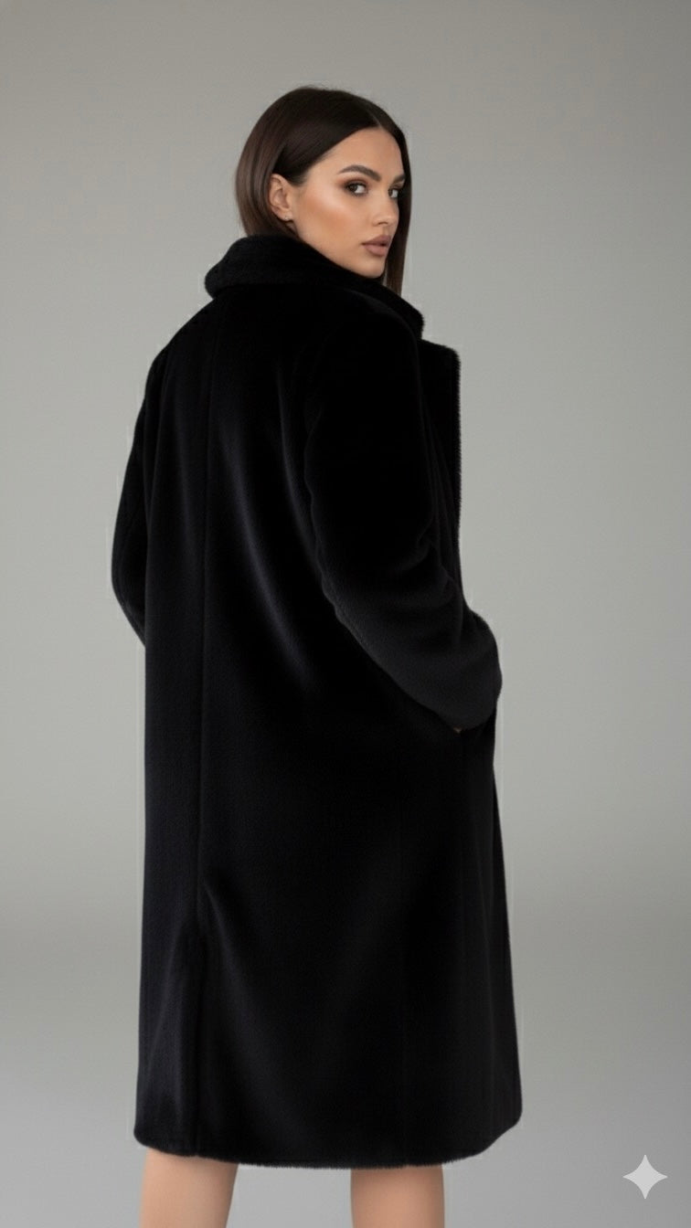 Manteau long en fourrure noire